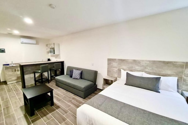 Suite Deluxe | Escritorio, wifi gratis y ropa de cama