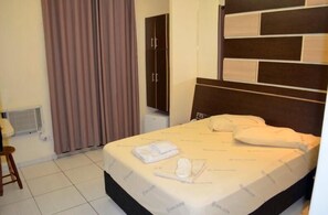 Minibar, in-room safe, desk, blackout curtains - Hotel Calstar (Sao Paulo)