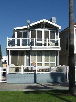 Room, 3 Bedrooms, Kitchen, Ocean View | Exterior