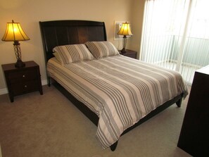 Room, 3 Bedrooms, Kitchen, Ocean View - 3 Bedroom Duplex with Ocean View (Newport Beach)