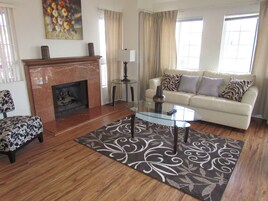 Duplex, 3 Bedrooms | Living room | TV