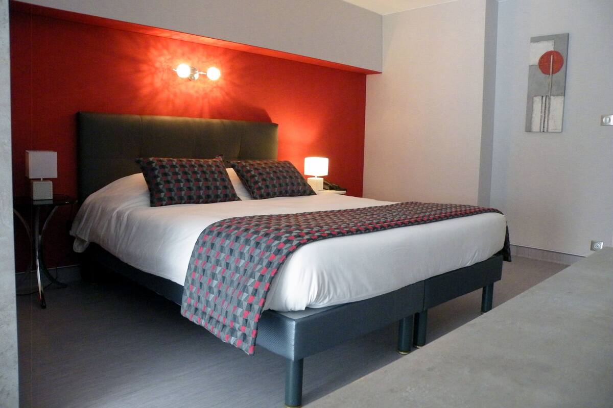Double Room | Premium bedding, desk, iron/ironing board, cots/infant beds