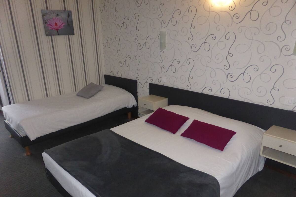 Triple Room | Premium bedding, desk, iron/ironing board, cots/infant beds