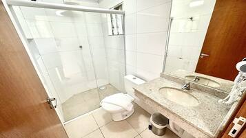 Chambre Supérieure avec lits jumeaux | Salle de bain