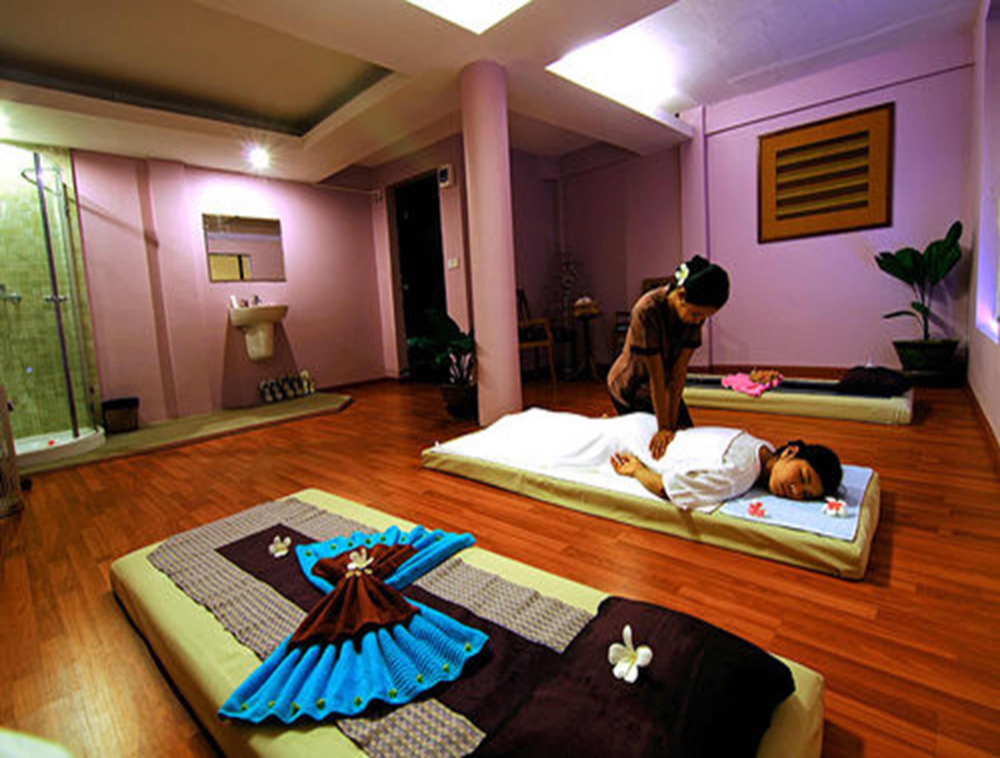 body treatments, aromatherapy, body wraps, body scrubs, facials