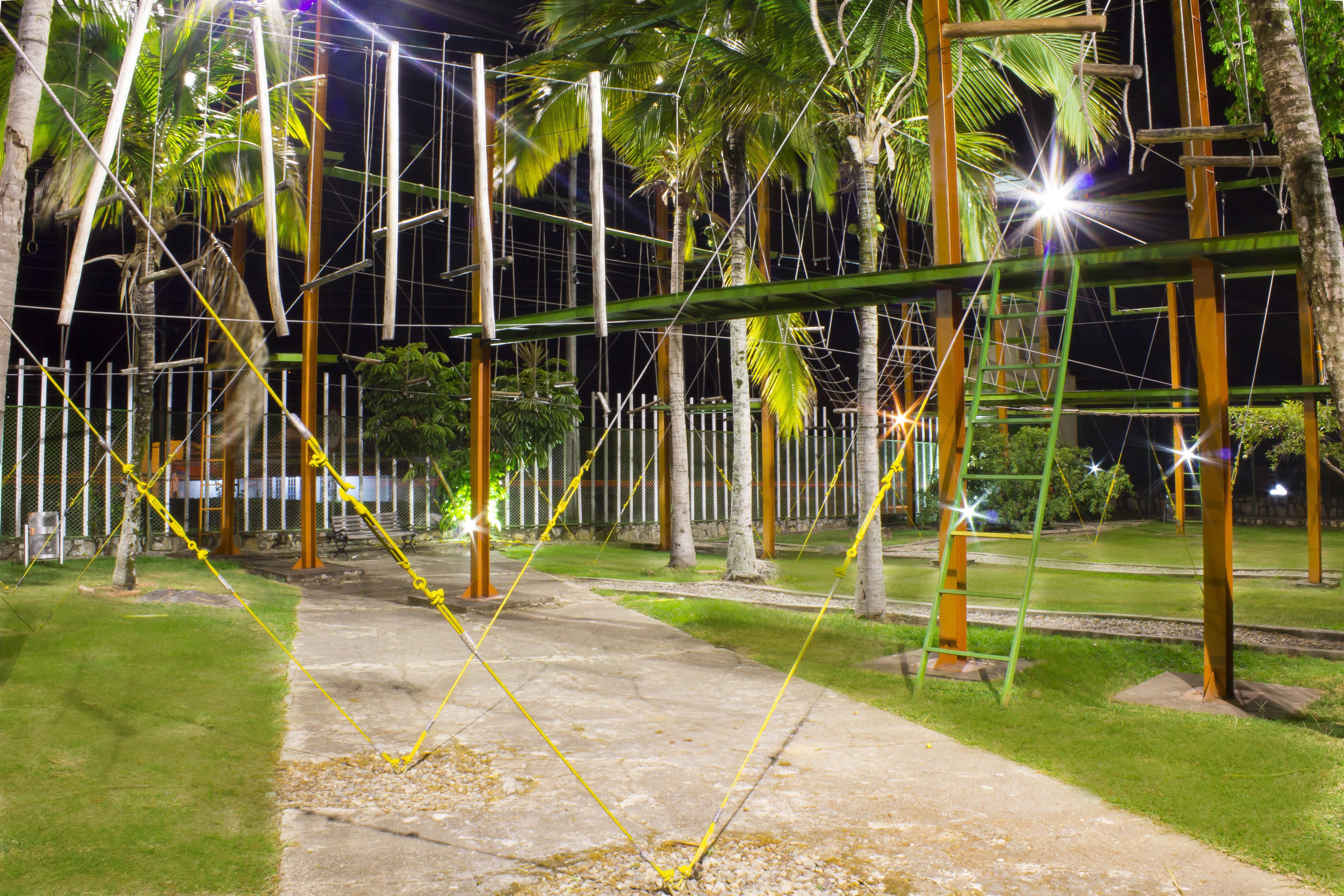 ropes course (team building)