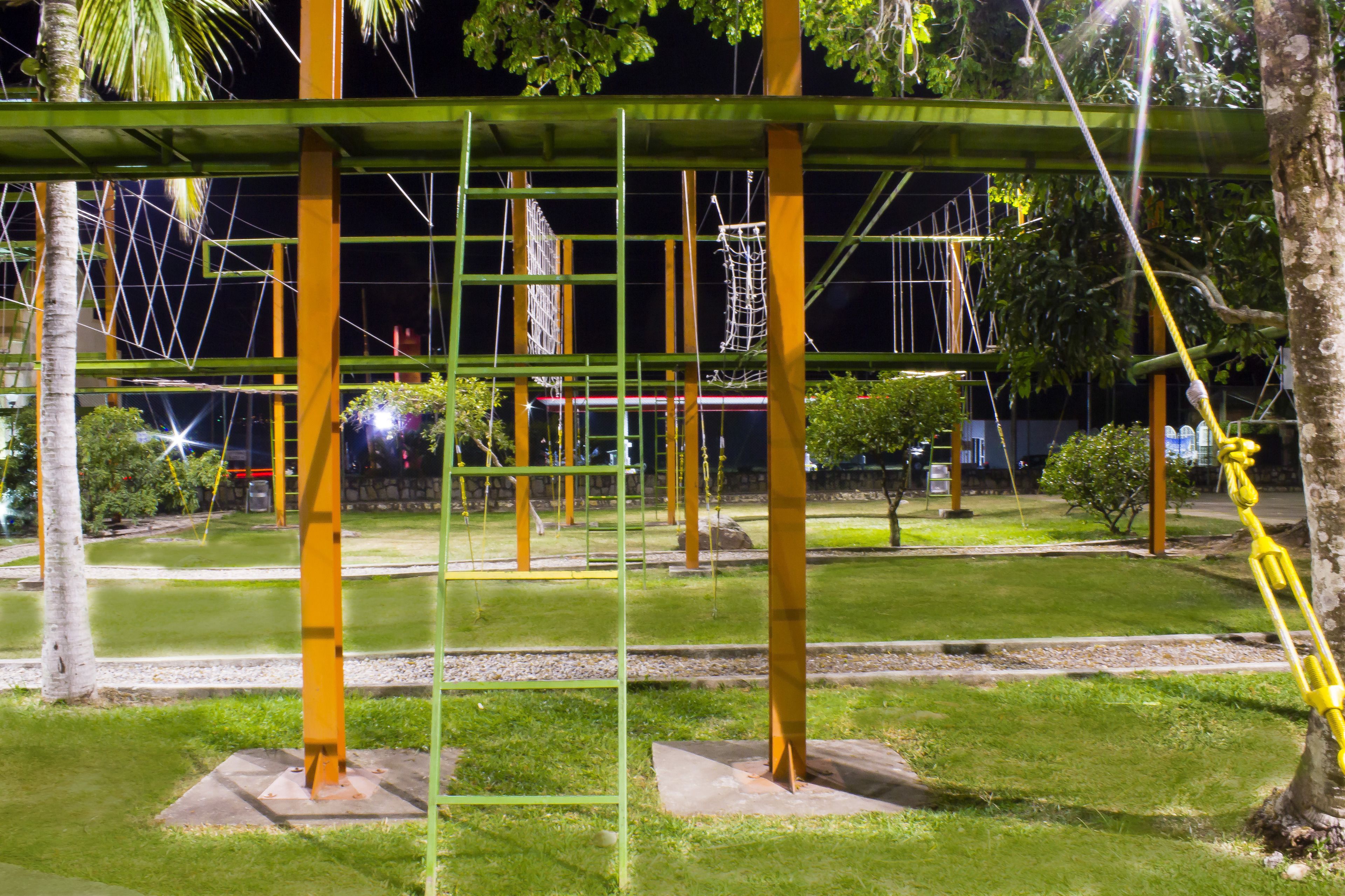 ropes course (team building)