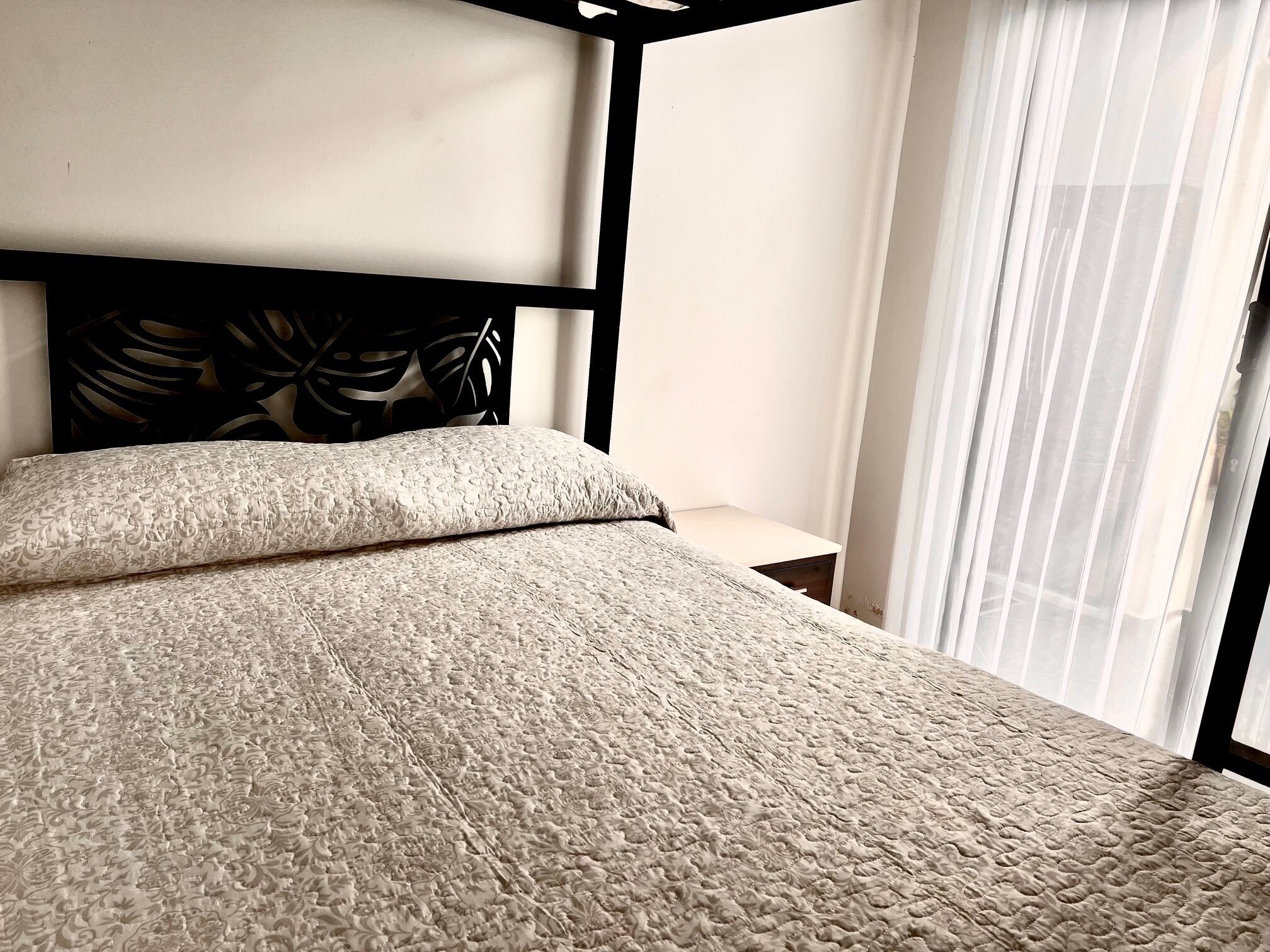 Economy Room | Down comforters, minibar, in-room safe, blackout drapes