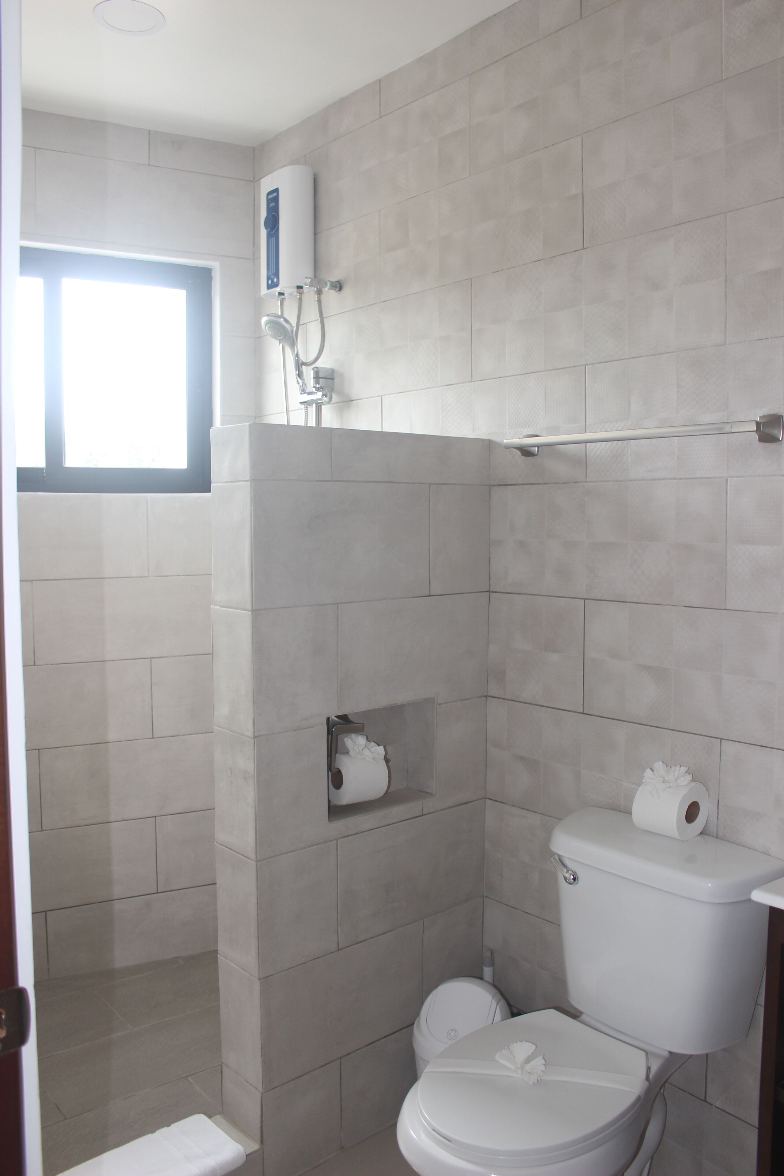 deluxe double room | bathroom | shower, free toiletries, hair dryer, towels