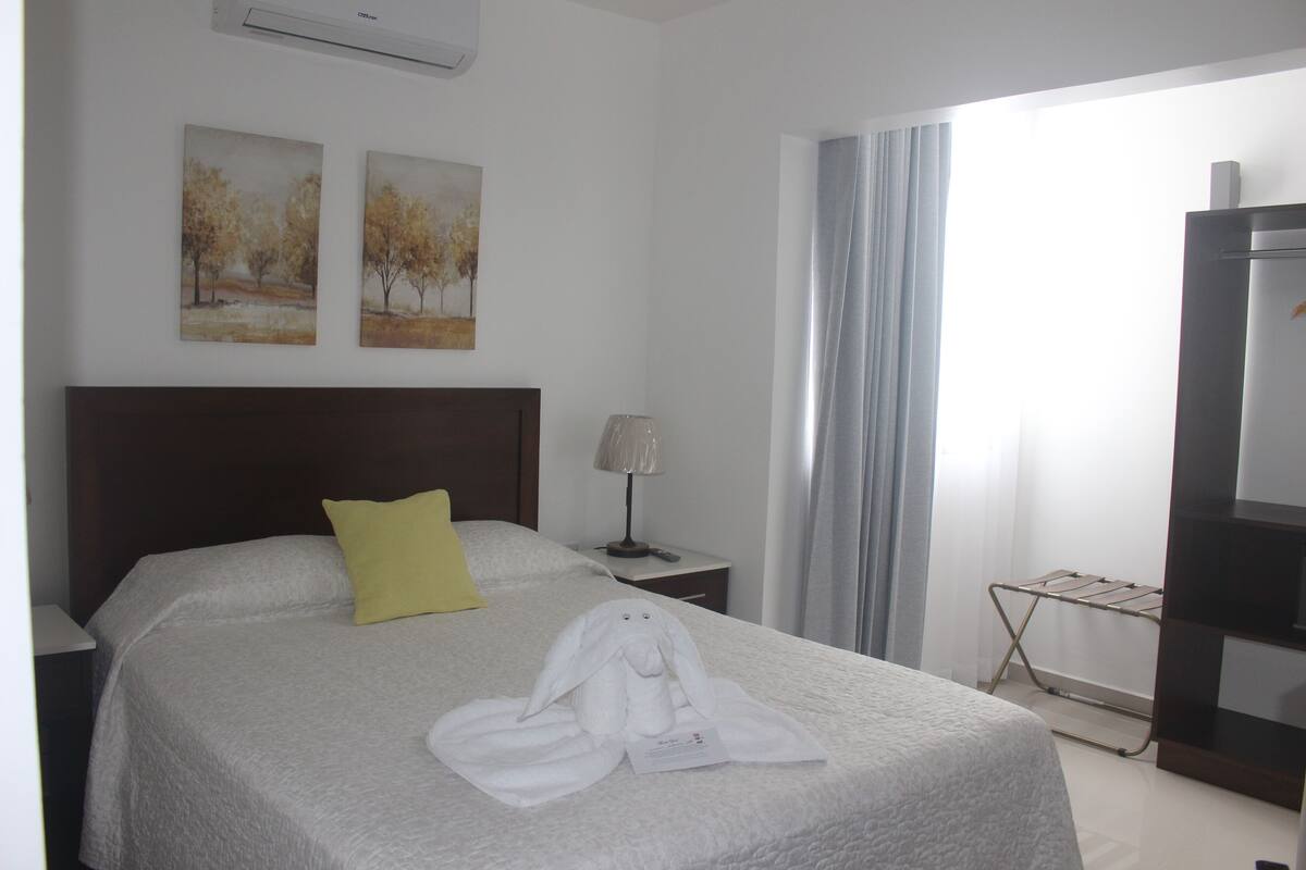 1 bedroom, down duvets, minibar, in-room safe