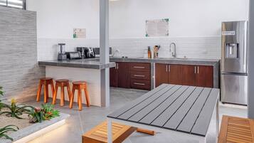 Refrigerador, microondas