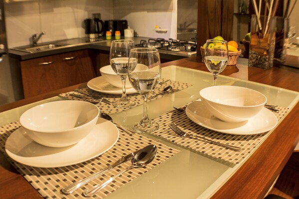 Standard Apartment | Private kitchen | Full-size fridge, microwave, oven, stovetop - Santiago Aparts (Santiago)