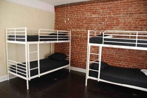 Free WiFi, bed sheets - Hostel on 3rd (San Diego)