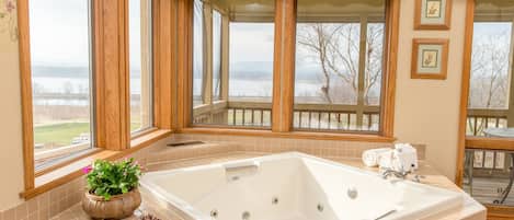 Suite, salle de bains privée (Mississippi) | Baignoire à jets