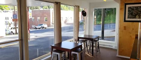 Breakfast area