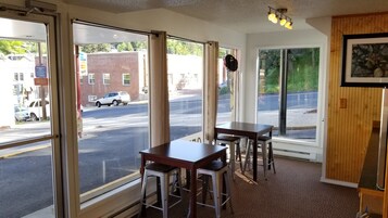 Breakfast area