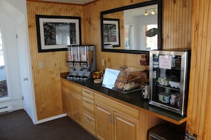 Food and drink - Cougar Land Motel (Pullman)
