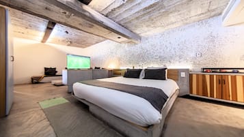 1 bedroom, premium bedding, in-room safe, desk