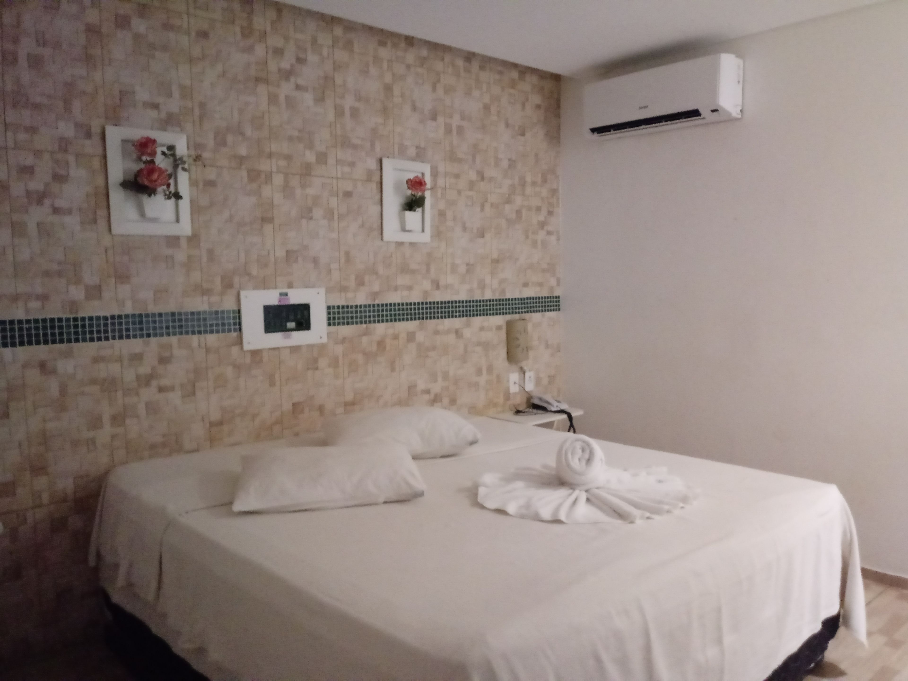 Kahden hengen huone (yksi tai kaksi sänkyä) | Minibaari, silitysrauta/-lauta, ilmainen Wi-Fi