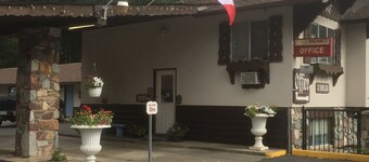 Canyon Alpine Motel