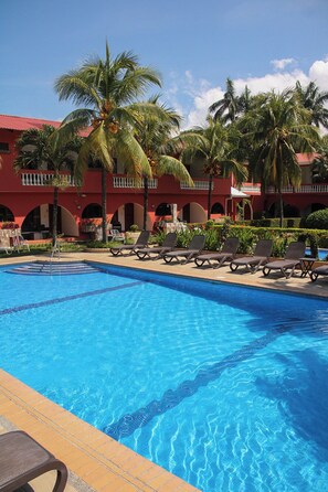 Outdoor pool - Apartotel Flamboyant (Jacó)