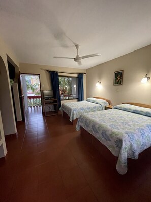 In-room safe, bed sheets - Apartotel Flamboyant (Jacó)