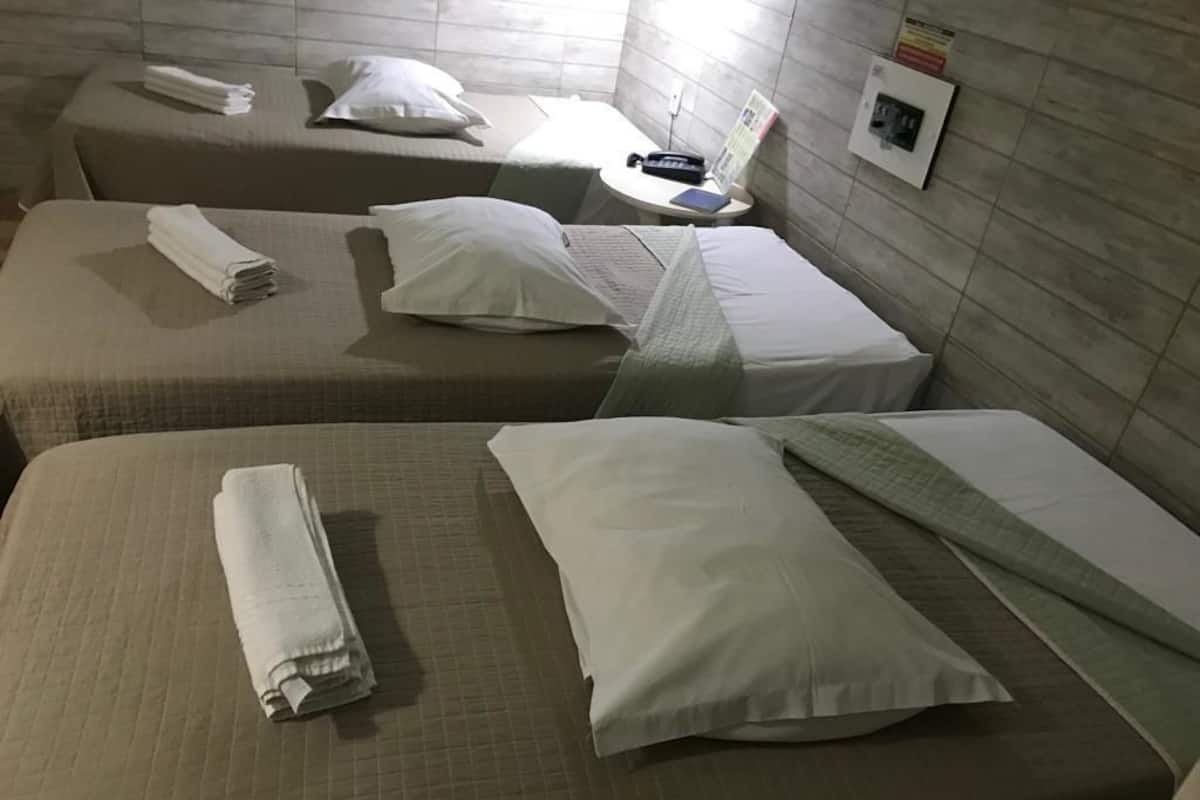 Triple Room | Minibar, rollaway beds, free WiFi, bed sheets