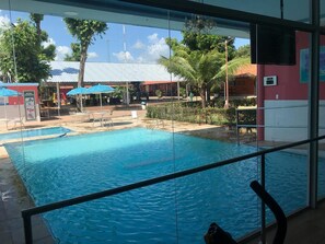 2 piscinas al aire libre