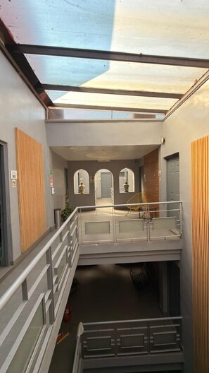 32-inch flat-screen TV with satellite channels, TV - Hotel Sonora (Mexico City)