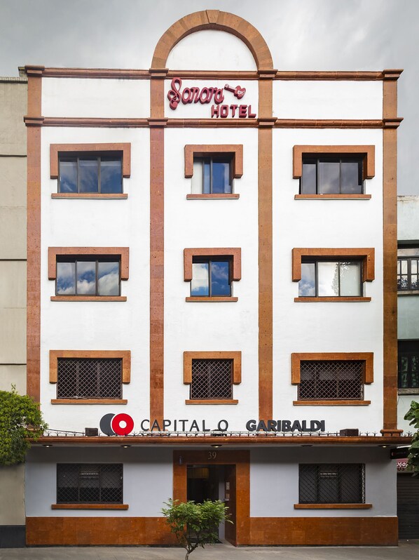 Front of property - Hotel Sonora (Mexico City)