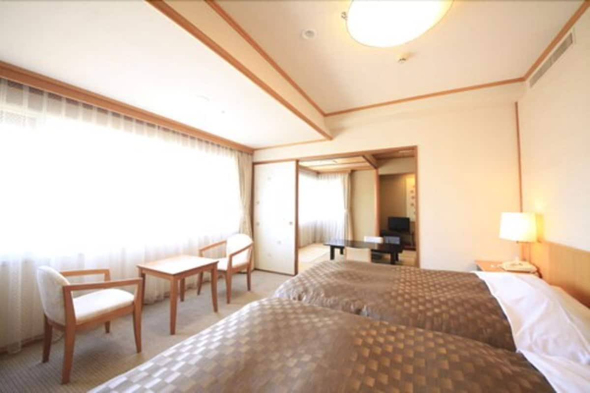 Premium bedding, in-room safe, desk, free WiFi