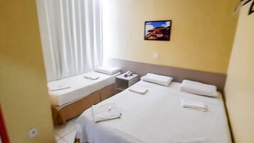 TRIPLO STANDARD TWIN | Minibar, desk, blackout curtains, free WiFi