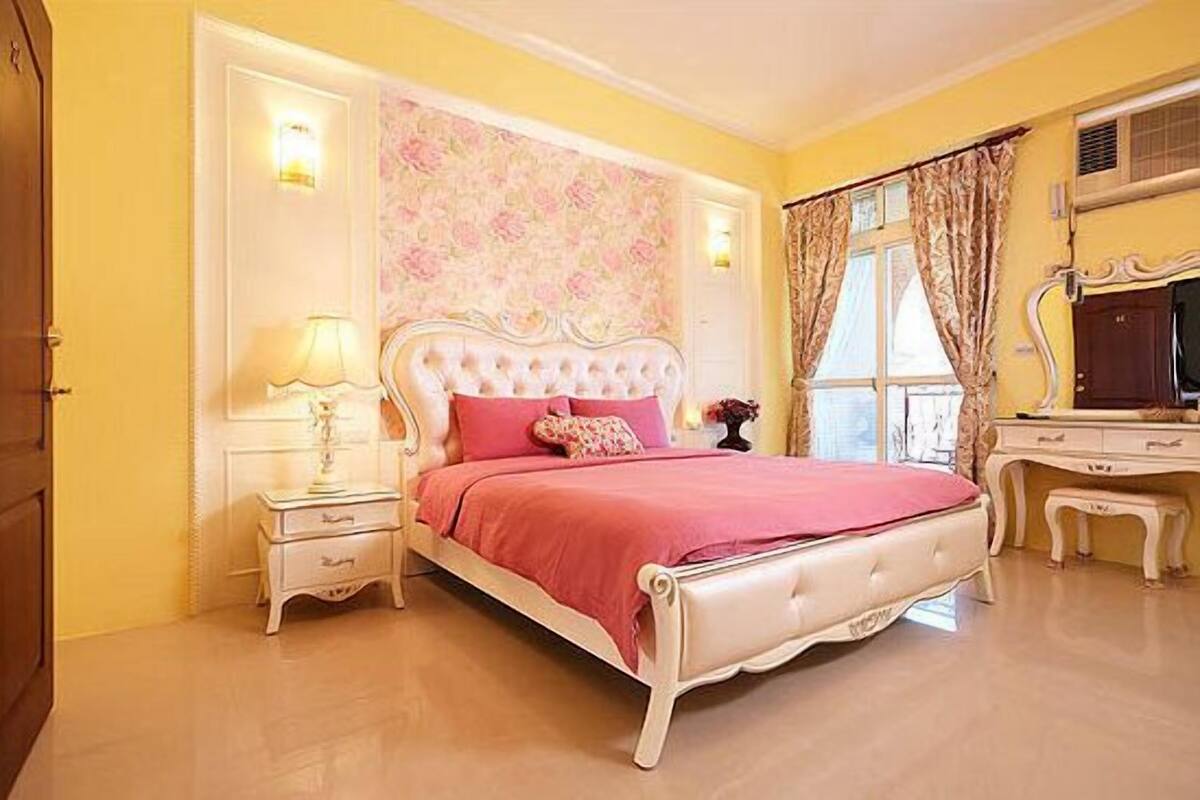 Deluxe Double Room (Spouse Only) | Desk, free WiFi