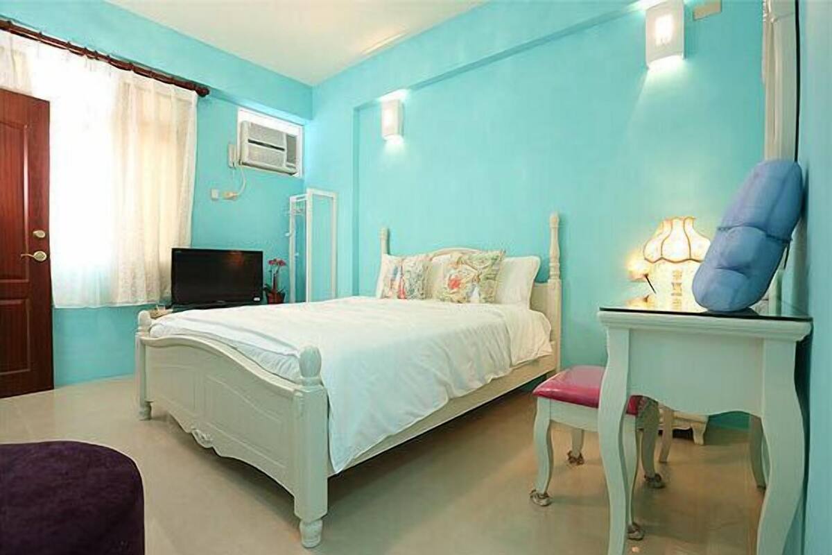 Double Room (Spouse Only) | Desk, free WiFi
