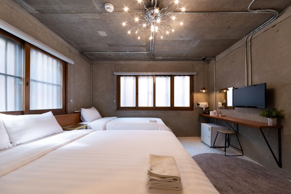 Triple Room- Foreigner Only | Premium bedding, down comforters, in-room safe, desk - Baroato (Seoul)