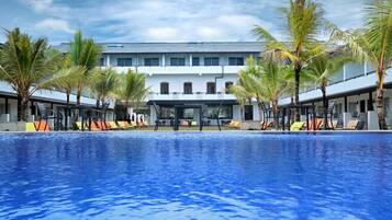 Kolam renang terbuka