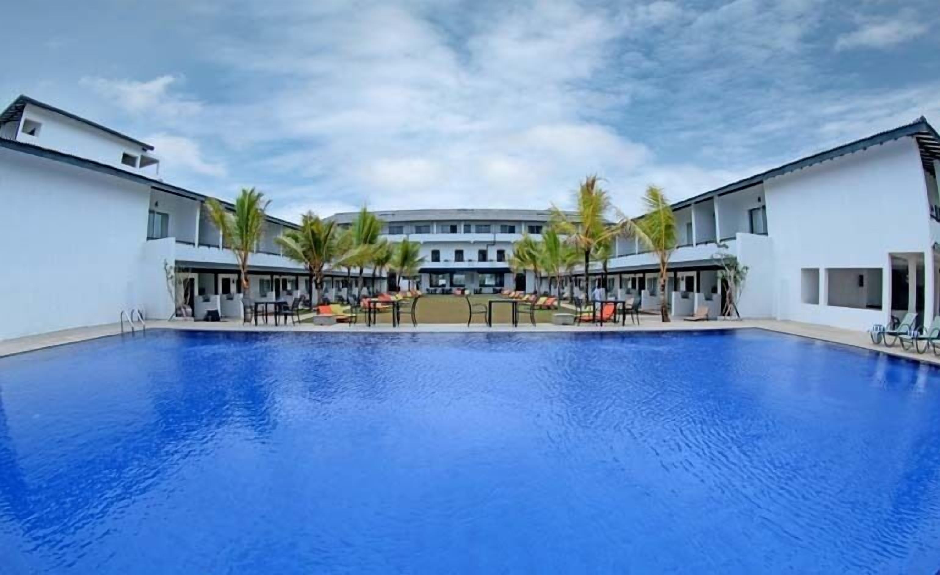 Hồ bơi ngoài trời 