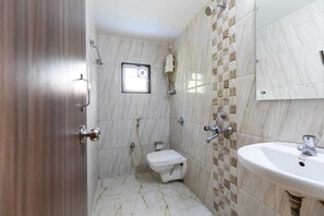 Chambre Deluxe avec lits jumeaux | Salle de bain