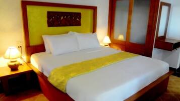 Standard Room | In-room safe, desk, free WiFi