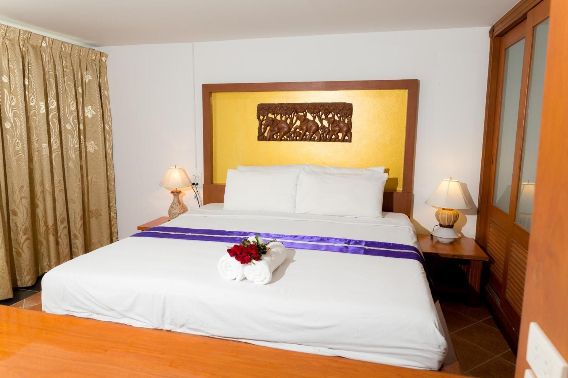 in-room safe, desk, free wifi