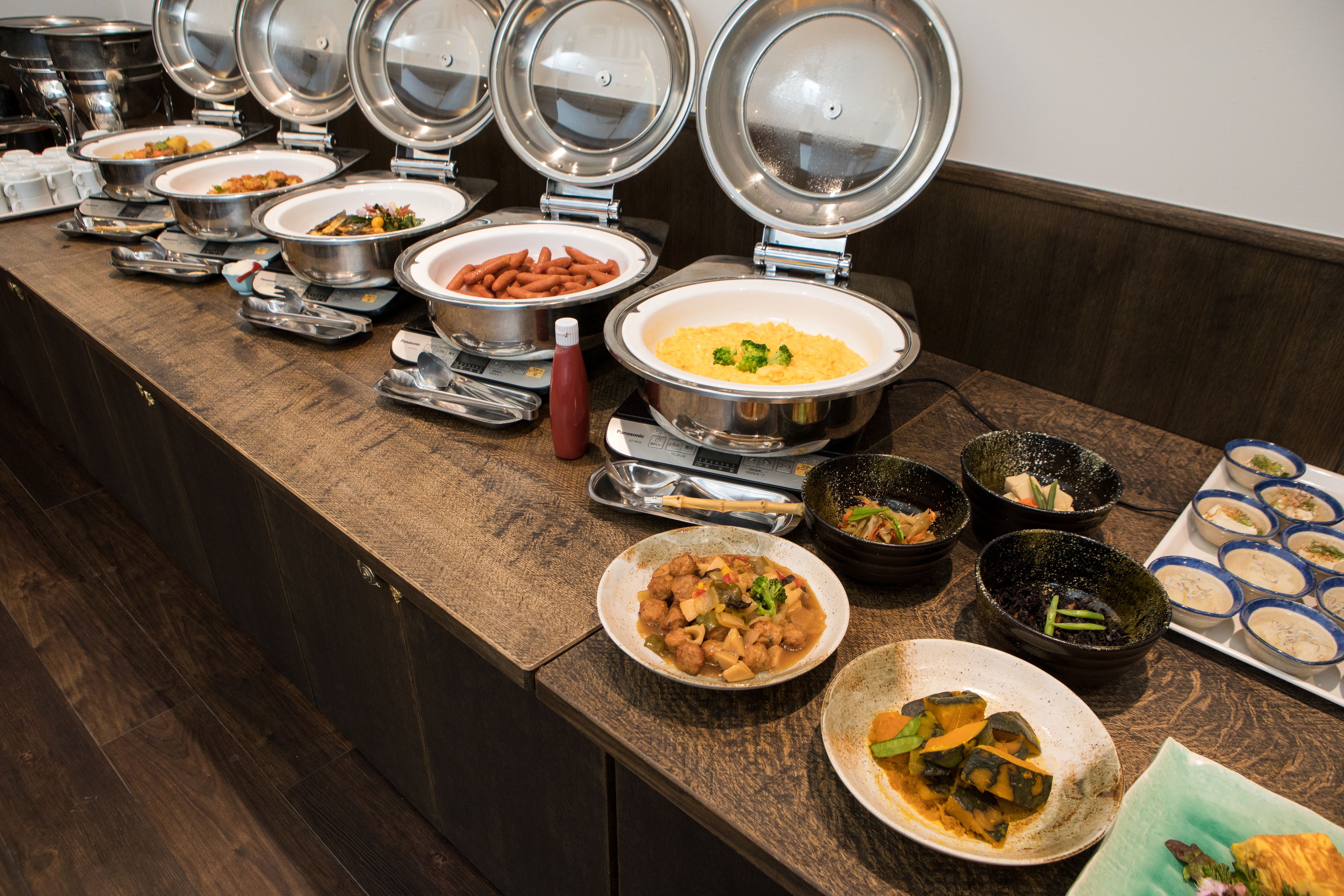 Daily buffet breakfast for a fee