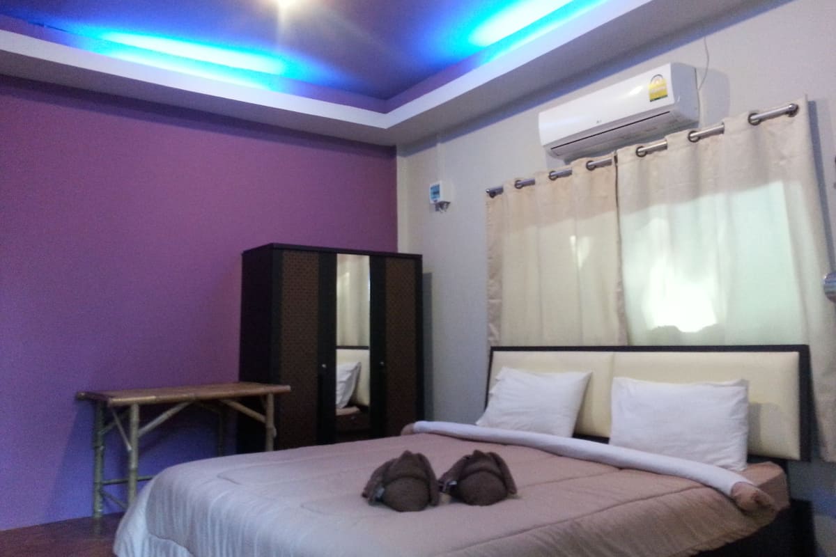 Minibar, in-room safe, soundproofing, free WiFi