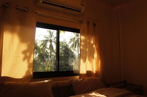 Superior-Doppelzimmer, Poolblick | Minibar, Zimmersafe, schallisolierte Zimmer, kostenloses WLAN