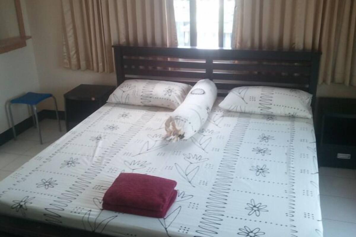 Standard Room | In-room safe, free WiFi, bed sheets