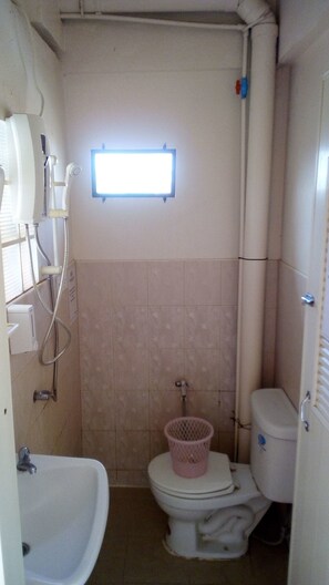 Standard Room | In-room safe, free WiFi, bed sheets