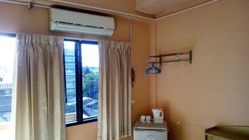 Standard Room | In-room safe, free WiFi, bed sheets
