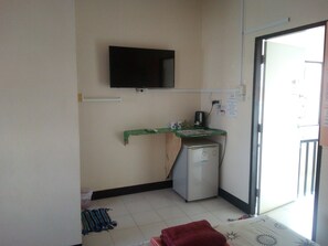 Standard Room, 1 Queen Bed, Partial Sea View | In-room safe, free WiFi, bed sheets - M&A Guesthouse (Hua Hin)