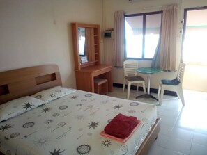 Standard Room, 1 Queen Bed, Partial Sea View