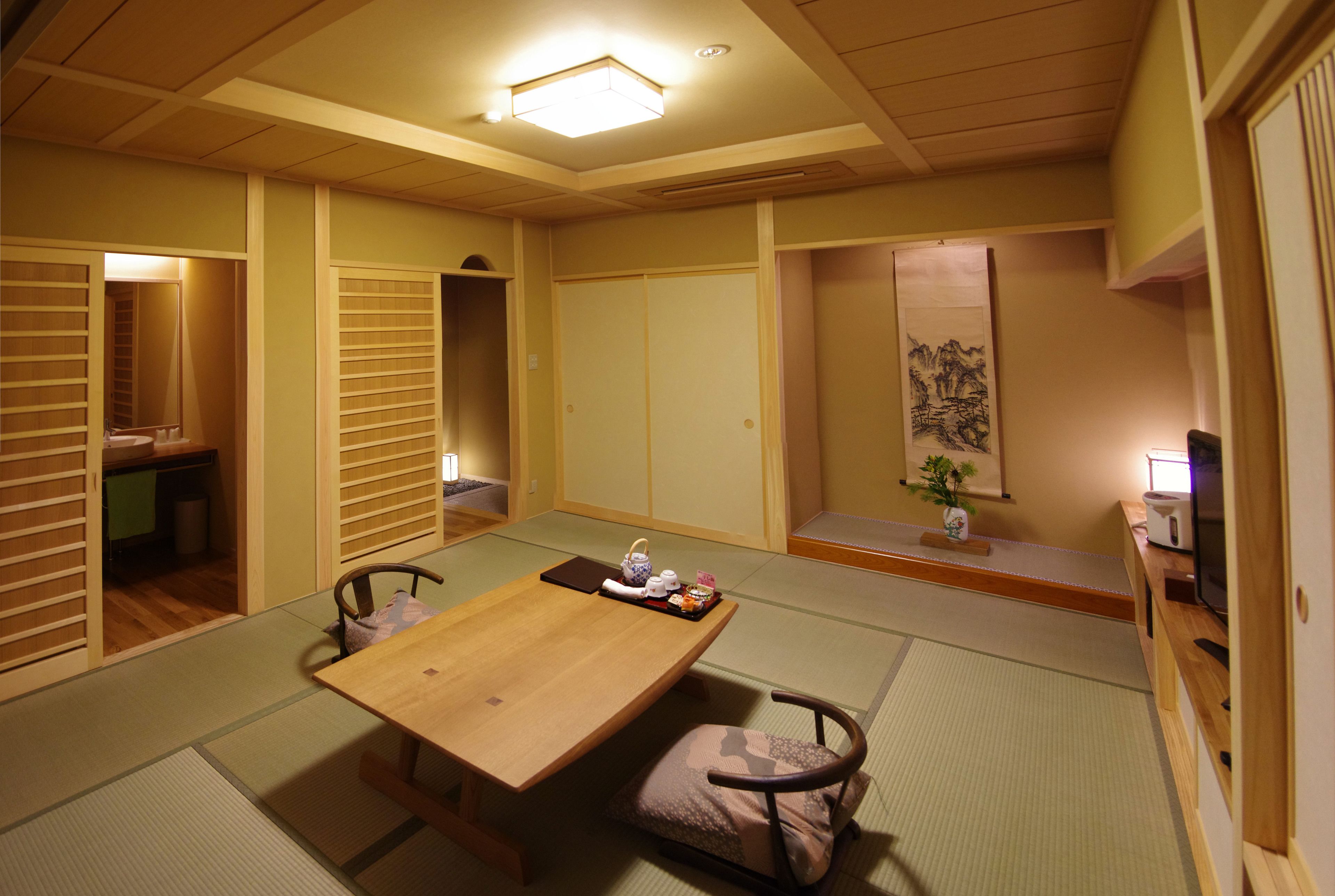 Japanese Room with Onesn Bath | Premium bedding, in-room safe, desk, laptop workspace