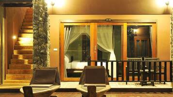 Superior Room, Pool Access | Desk, cots/infant beds, rollaway beds, free WiFi